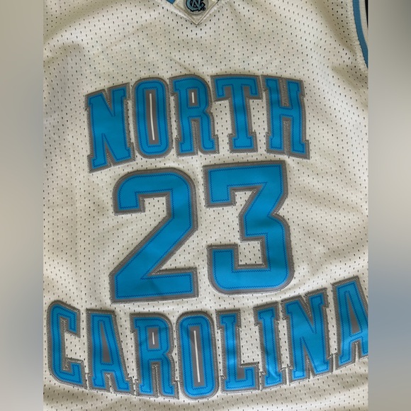 Michael Jordan #23 UNC jersey, size Medium - Picture 6 of 11